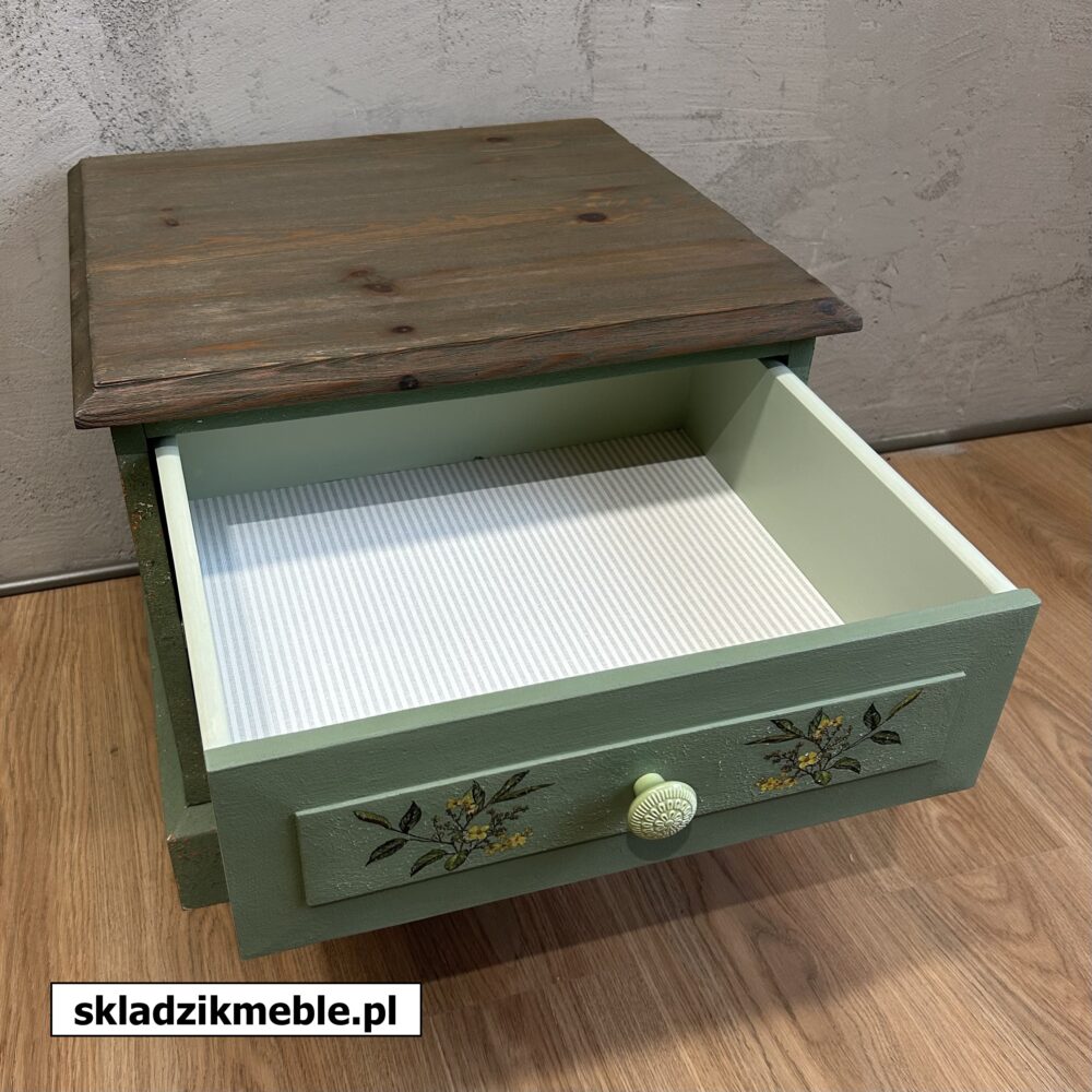 070725 NIEWIELKA SZAFKA Z DWIEMA SZUFLADKAMI, PO METAMORFOZIE - obrazek 11