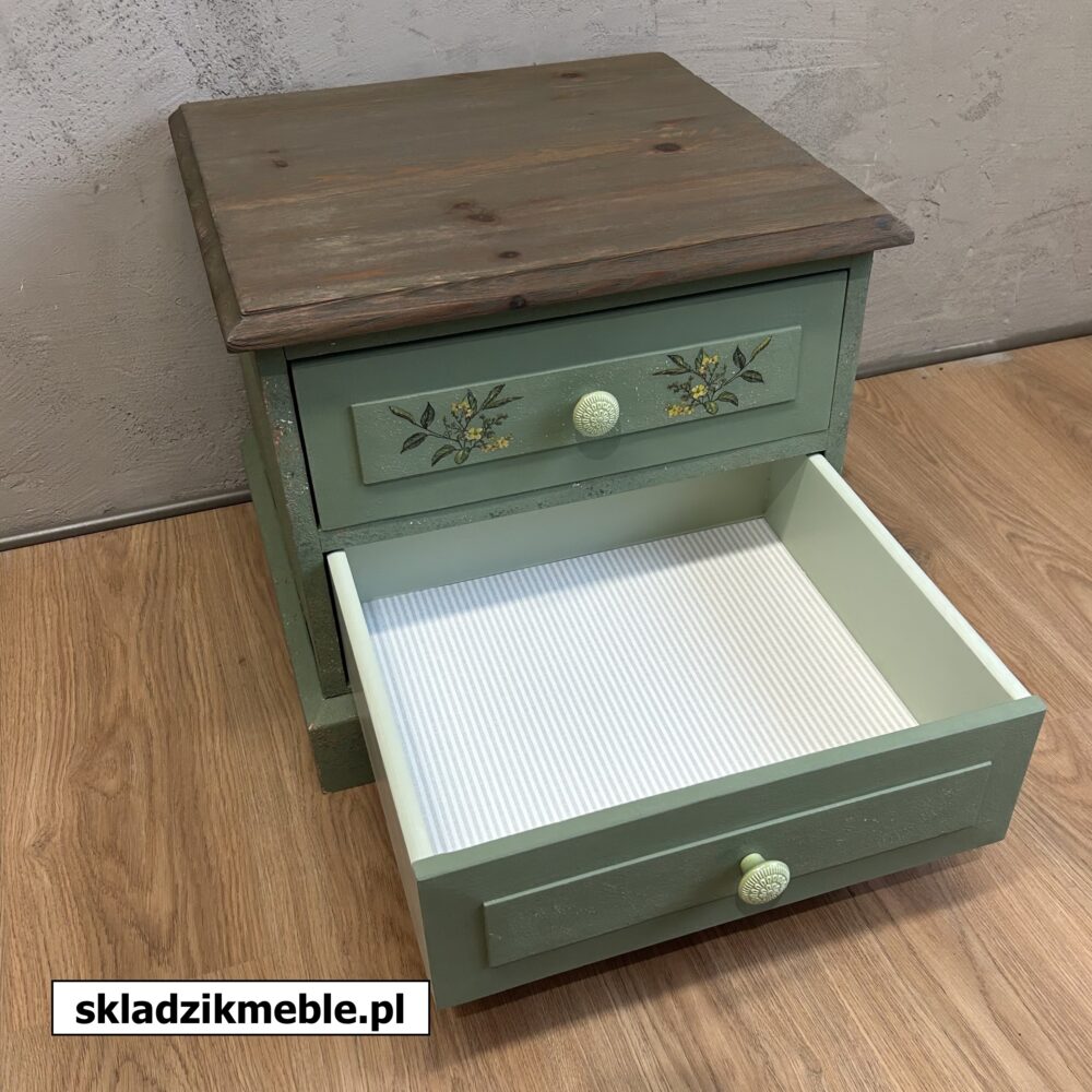070725 NIEWIELKA SZAFKA Z DWIEMA SZUFLADKAMI, PO METAMORFOZIE - obrazek 12