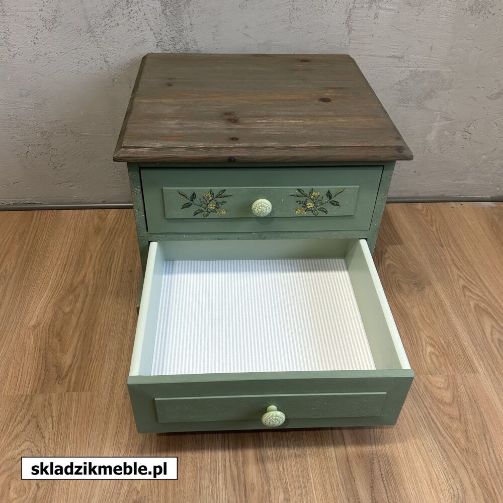 070725 NIEWIELKA SZAFKA Z DWIEMA SZUFLADKAMI, PO METAMORFOZIE - obrazek 13