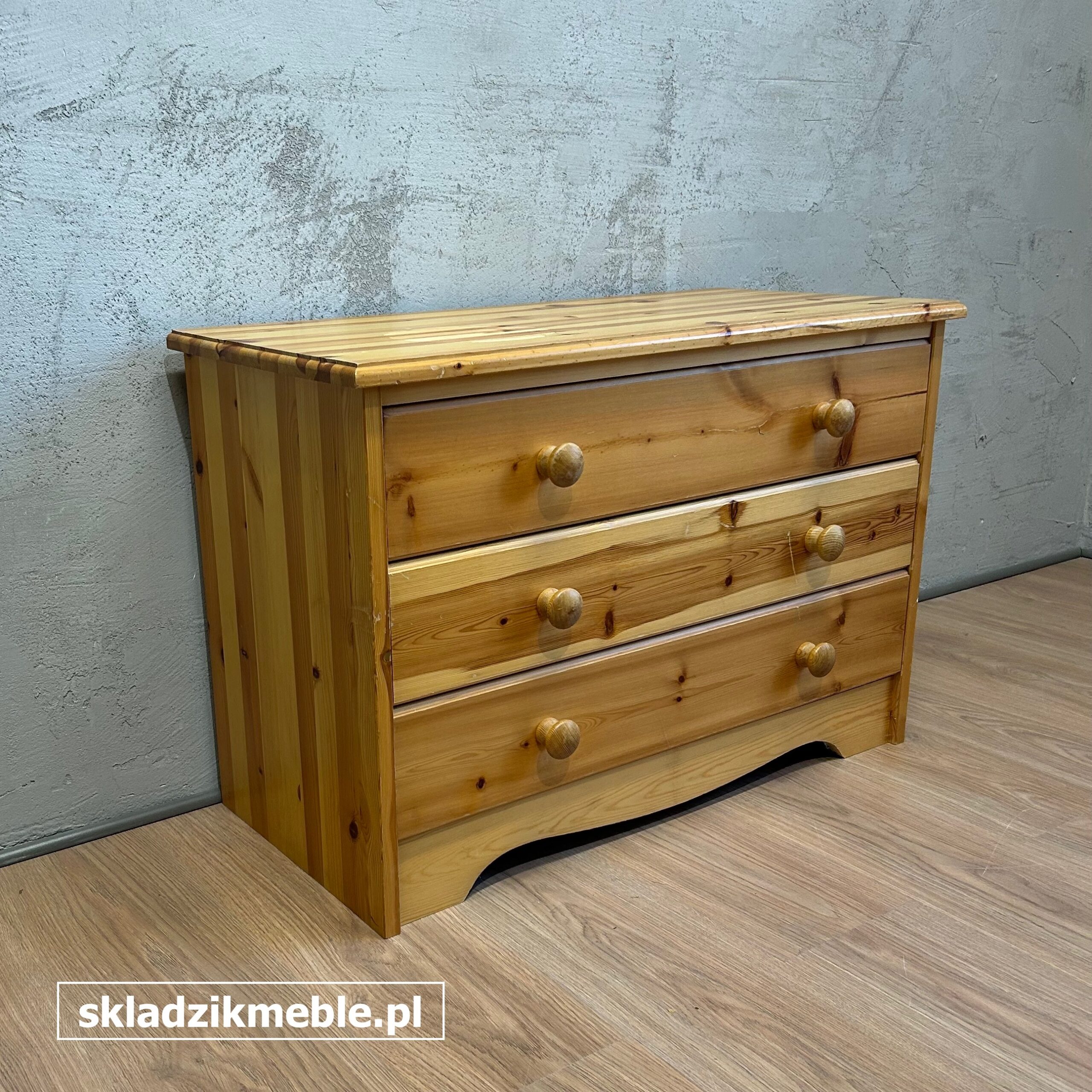 021025 NISKA KOMODA SOSNOWA, TRZY SZUFLADY - obrazek 9