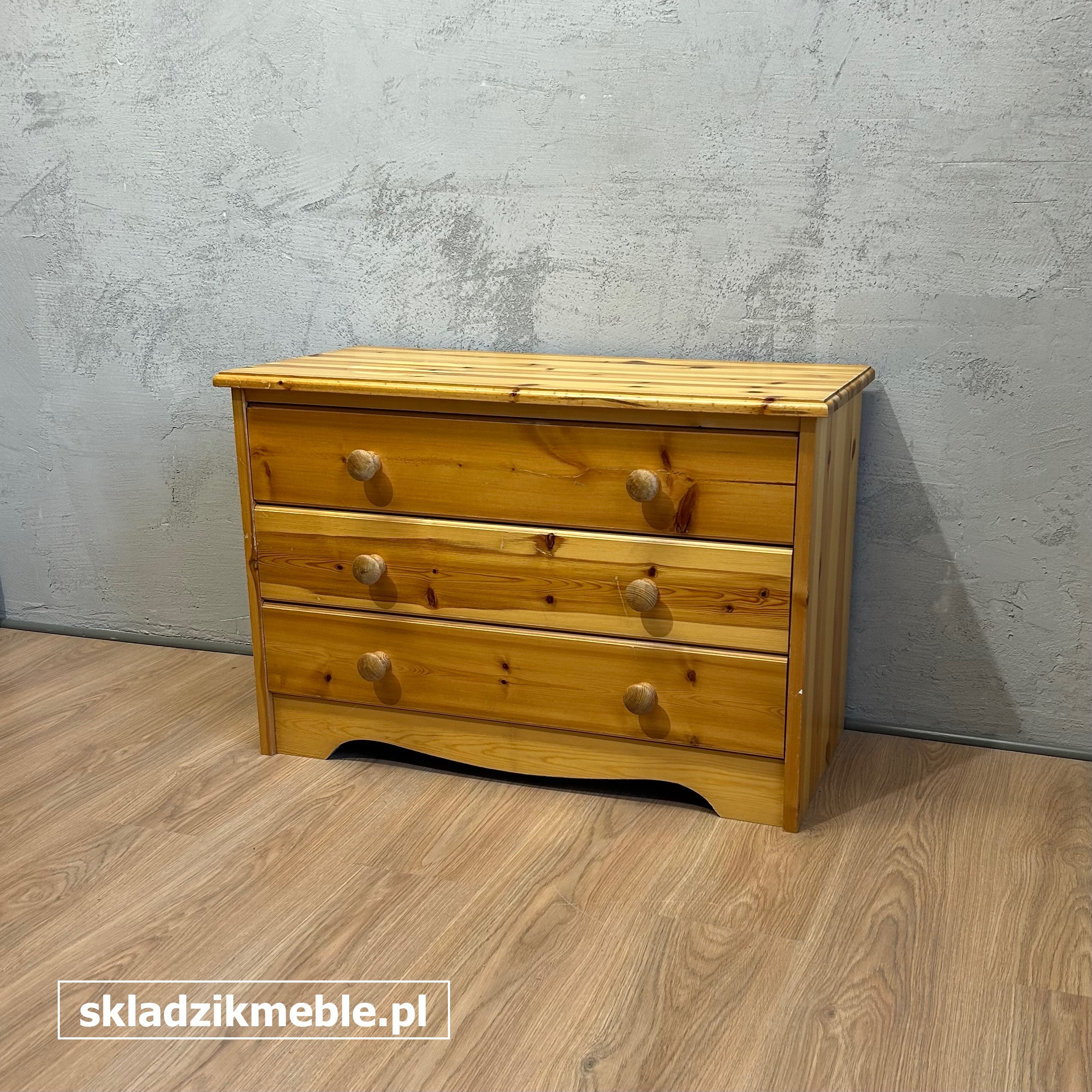 021025 NISKA KOMODA SOSNOWA, TRZY SZUFLADY - obrazek 8