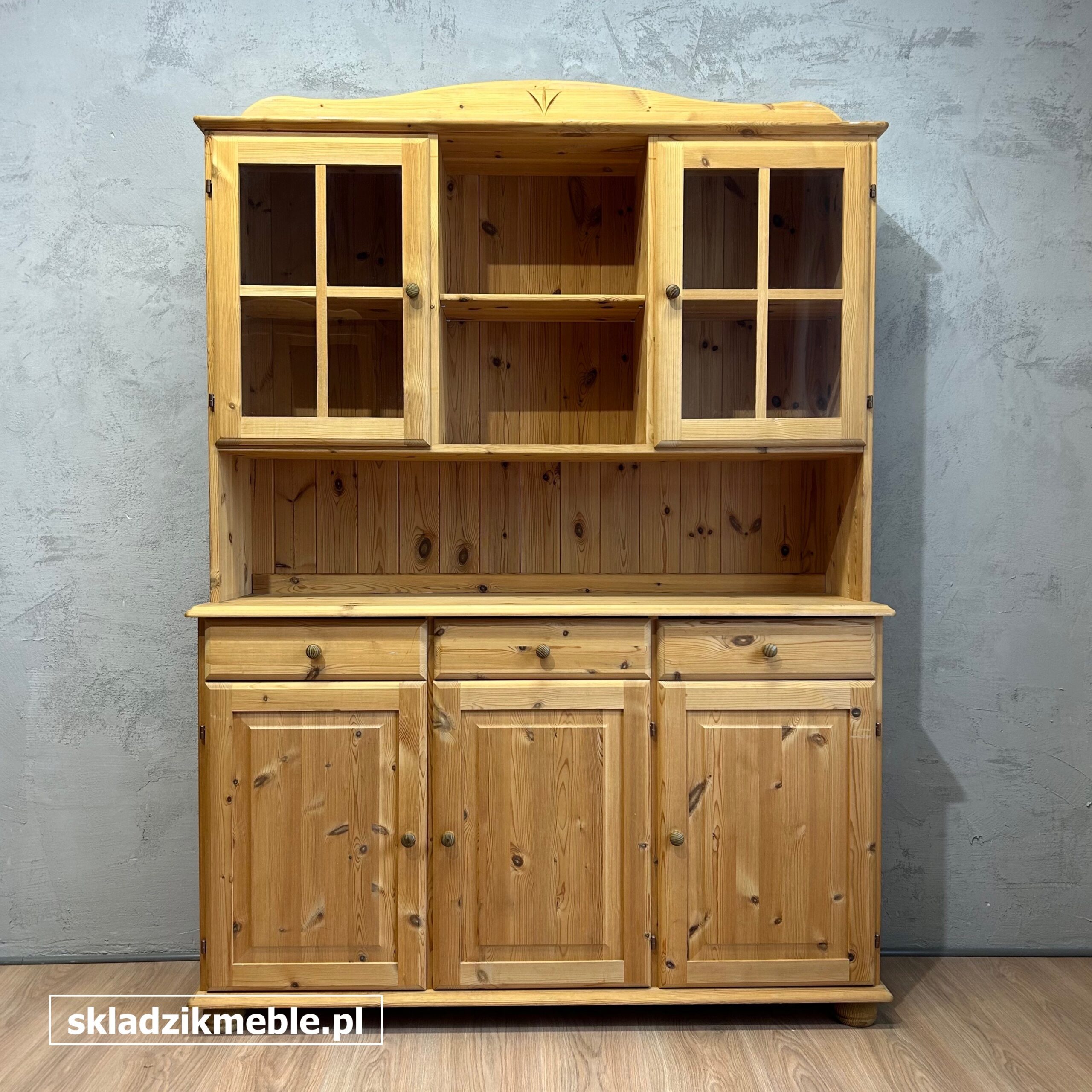 131025 KLASYCZNY SKANDYNAWSKI KREDENS SOSNOWY SZEROKOŚĆ 136 CM