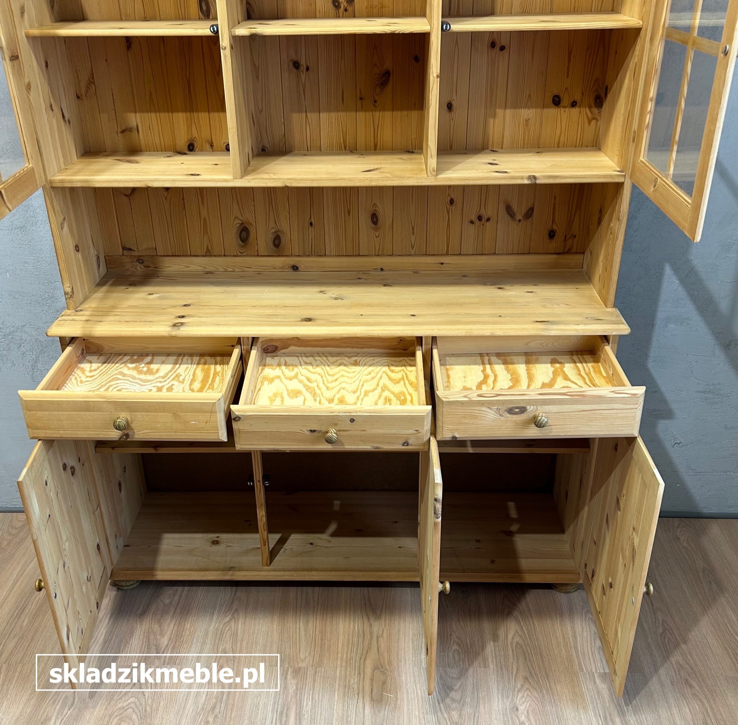 131025 KLASYCZNY SKANDYNAWSKI KREDENS SOSNOWY SZEROKOŚĆ 136 CM - obrazek 10