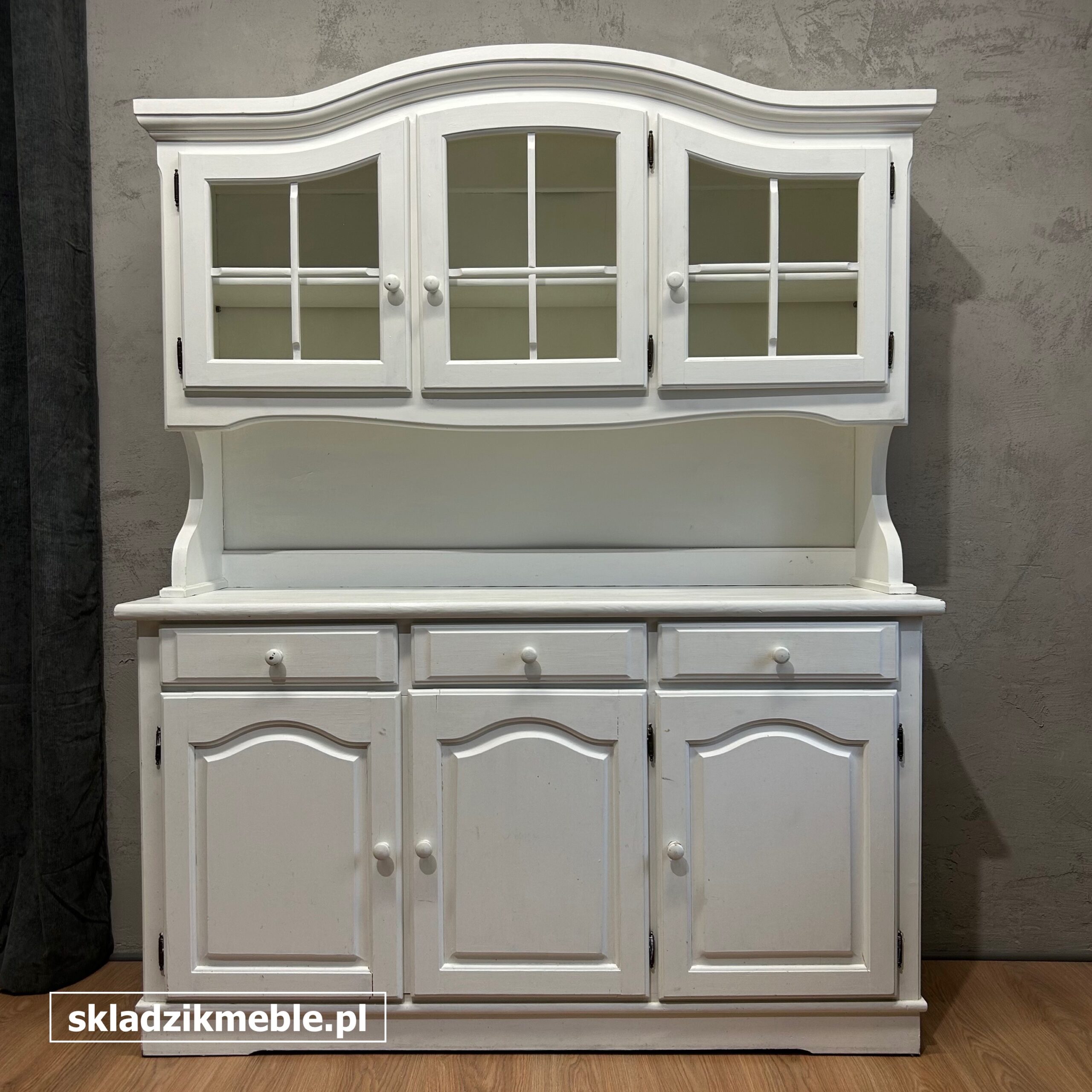 221025 SOLIDNY KREDENS SOSNOWY W KOLORZE BIAŁYM - obrazek 3