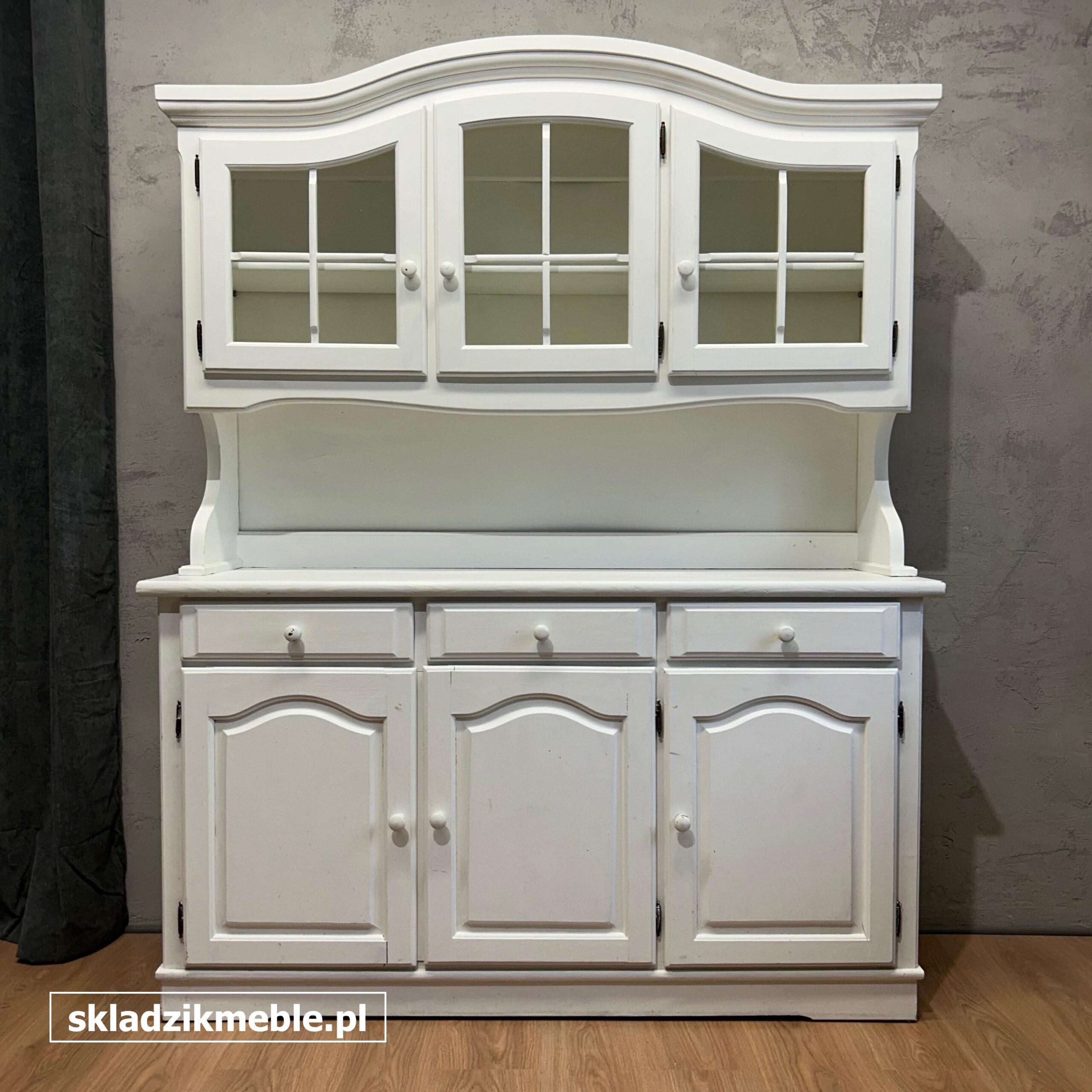 221025 SOLIDNY KREDENS SOSNOWY W KOLORZE BIAŁYM