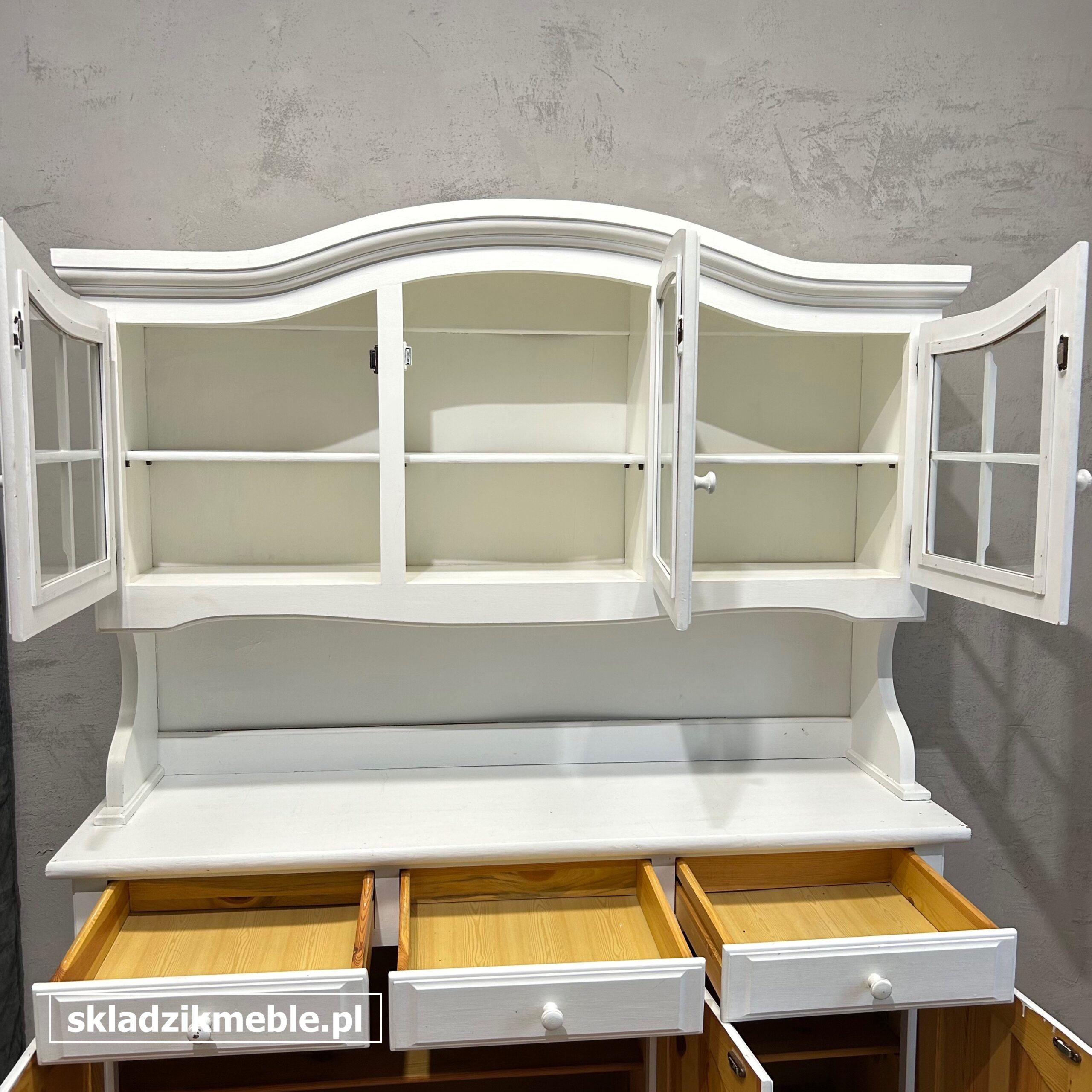 221025 SOLIDNY KREDENS SOSNOWY W KOLORZE BIAŁYM - obrazek 9