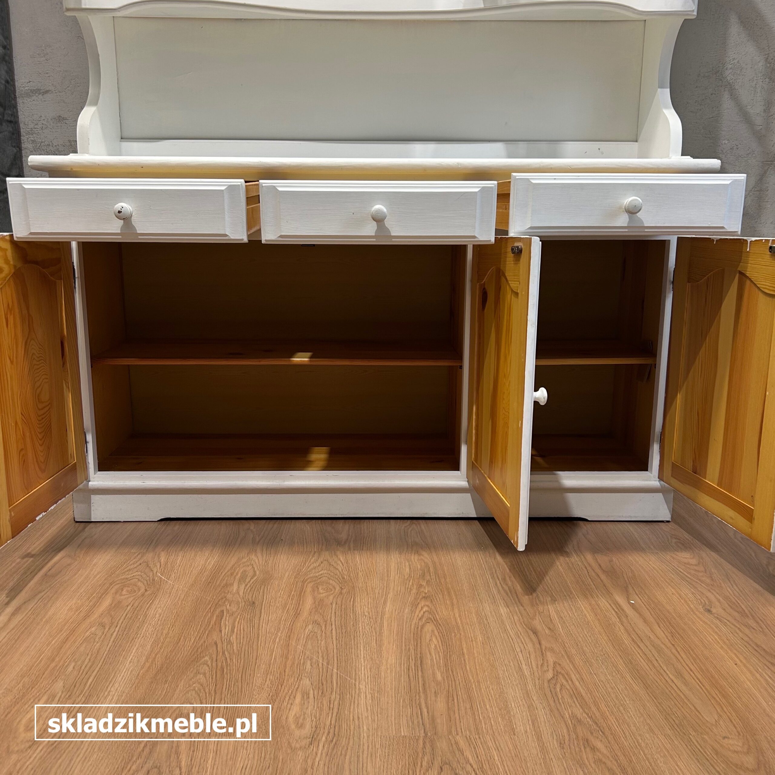 221025 SOLIDNY KREDENS SOSNOWY W KOLORZE BIAŁYM - obrazek 10