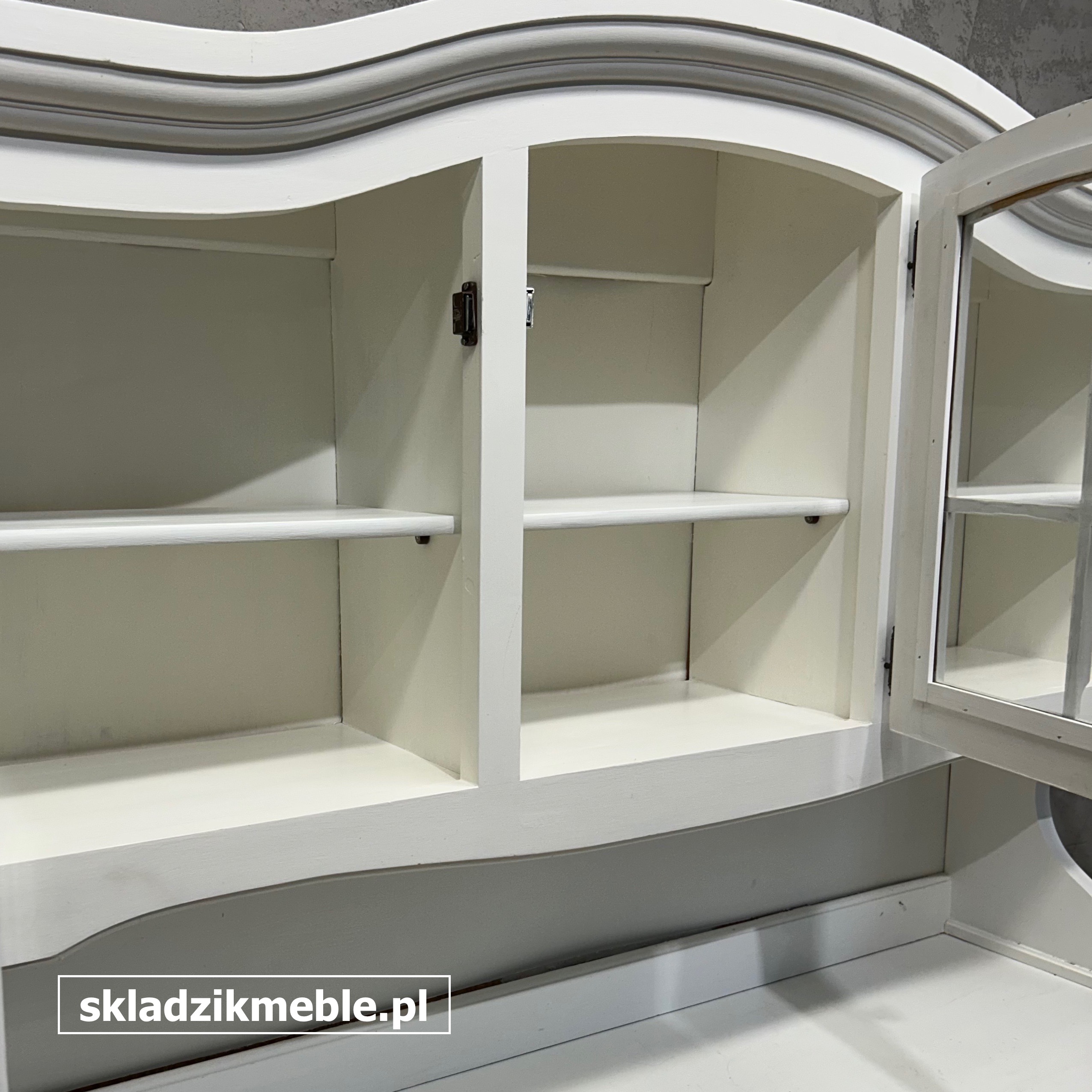 221025 SOLIDNY KREDENS SOSNOWY W KOLORZE BIAŁYM - obrazek 11