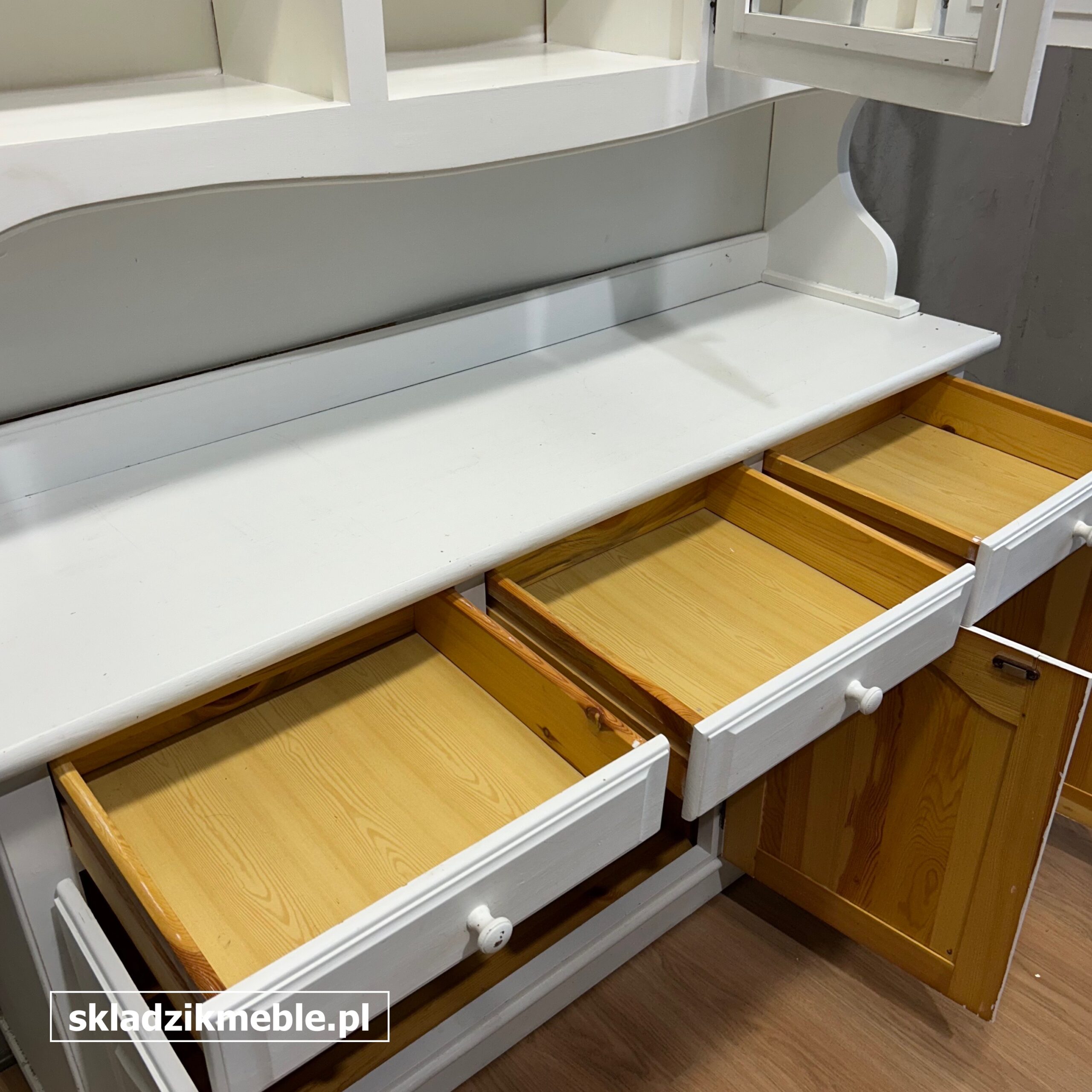 221025 SOLIDNY KREDENS SOSNOWY W KOLORZE BIAŁYM - obrazek 12