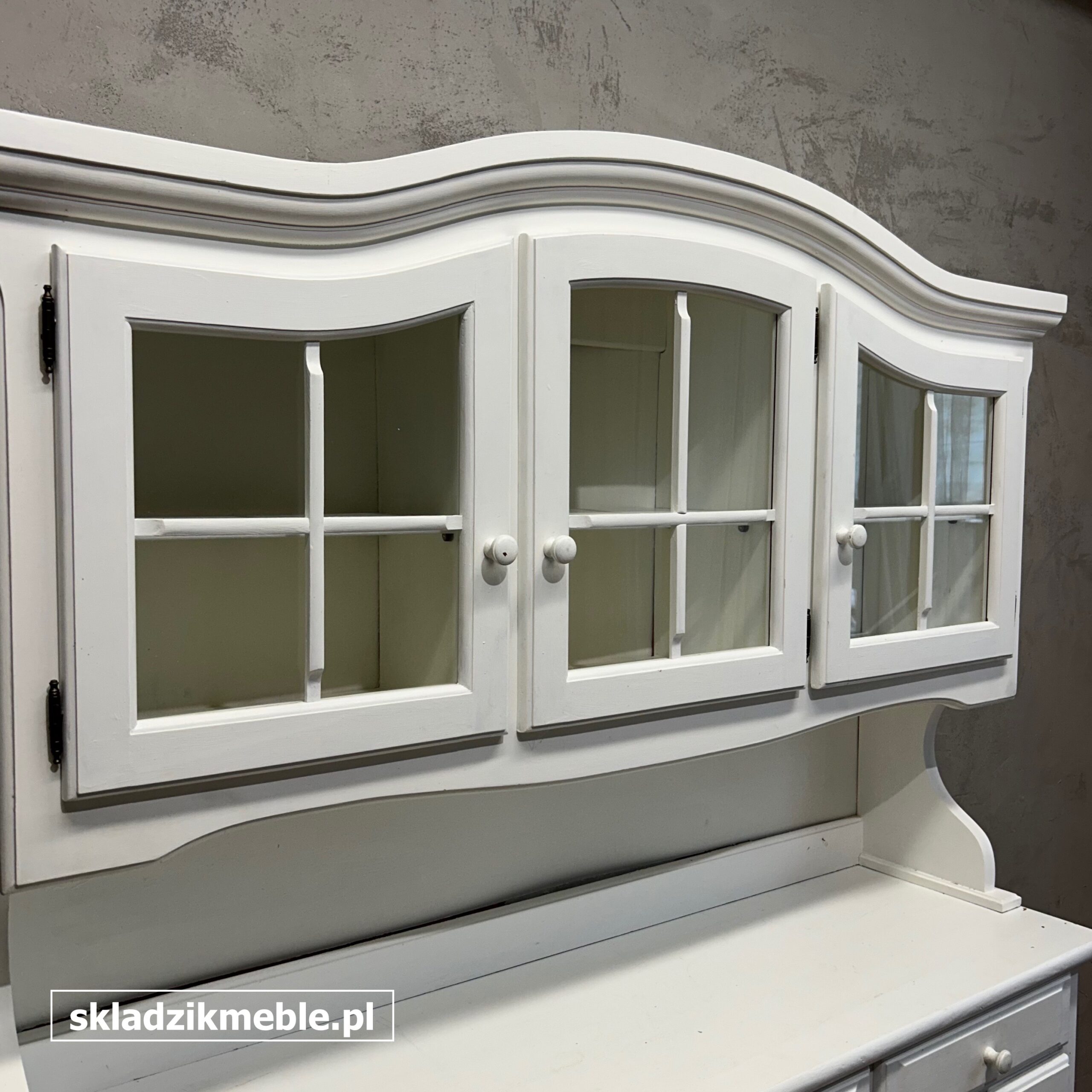 221025 SOLIDNY KREDENS SOSNOWY W KOLORZE BIAŁYM - obrazek 13