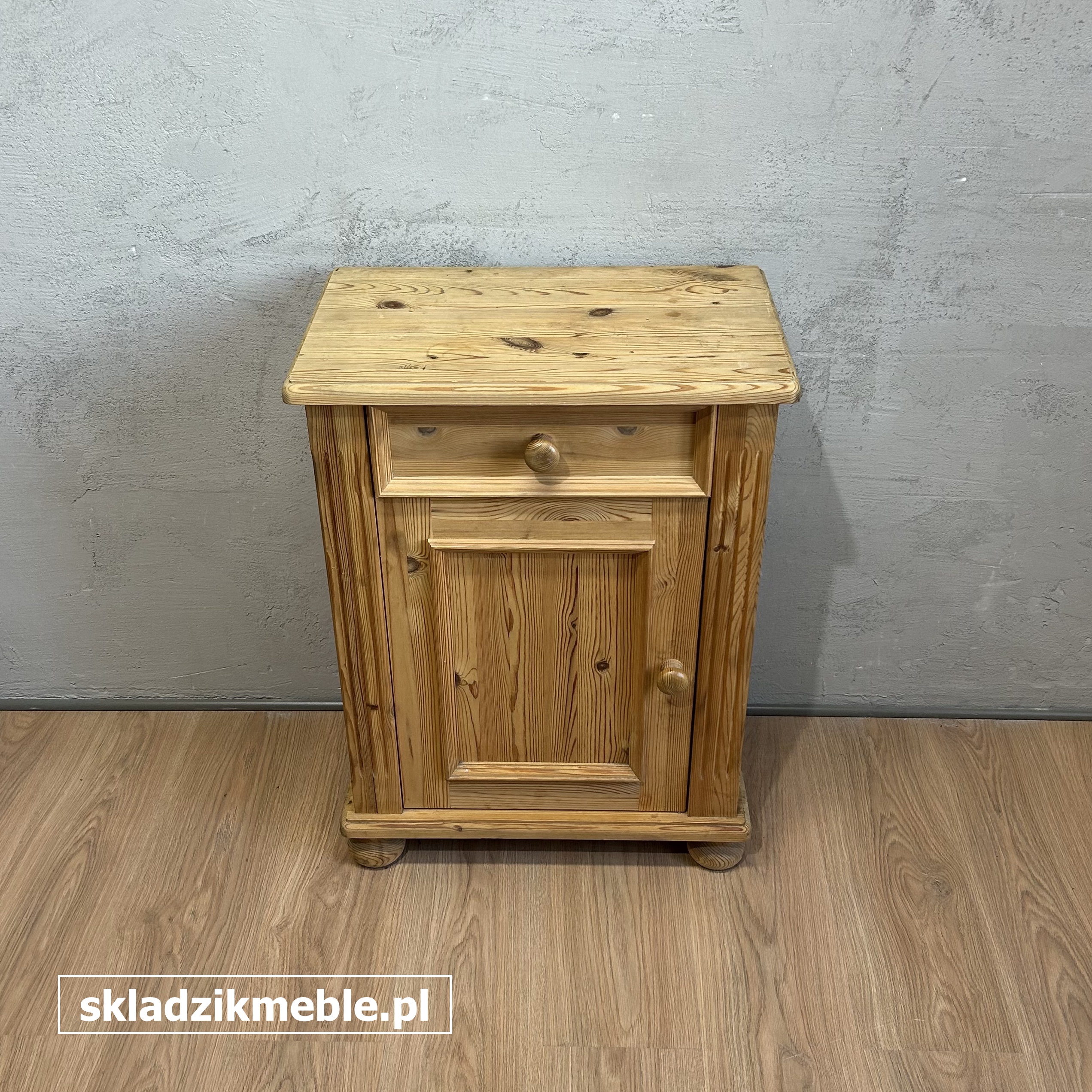 201025 MAŁA KOMODA, SZAFKA NOCNA, NAKASTLIK - obrazek 3