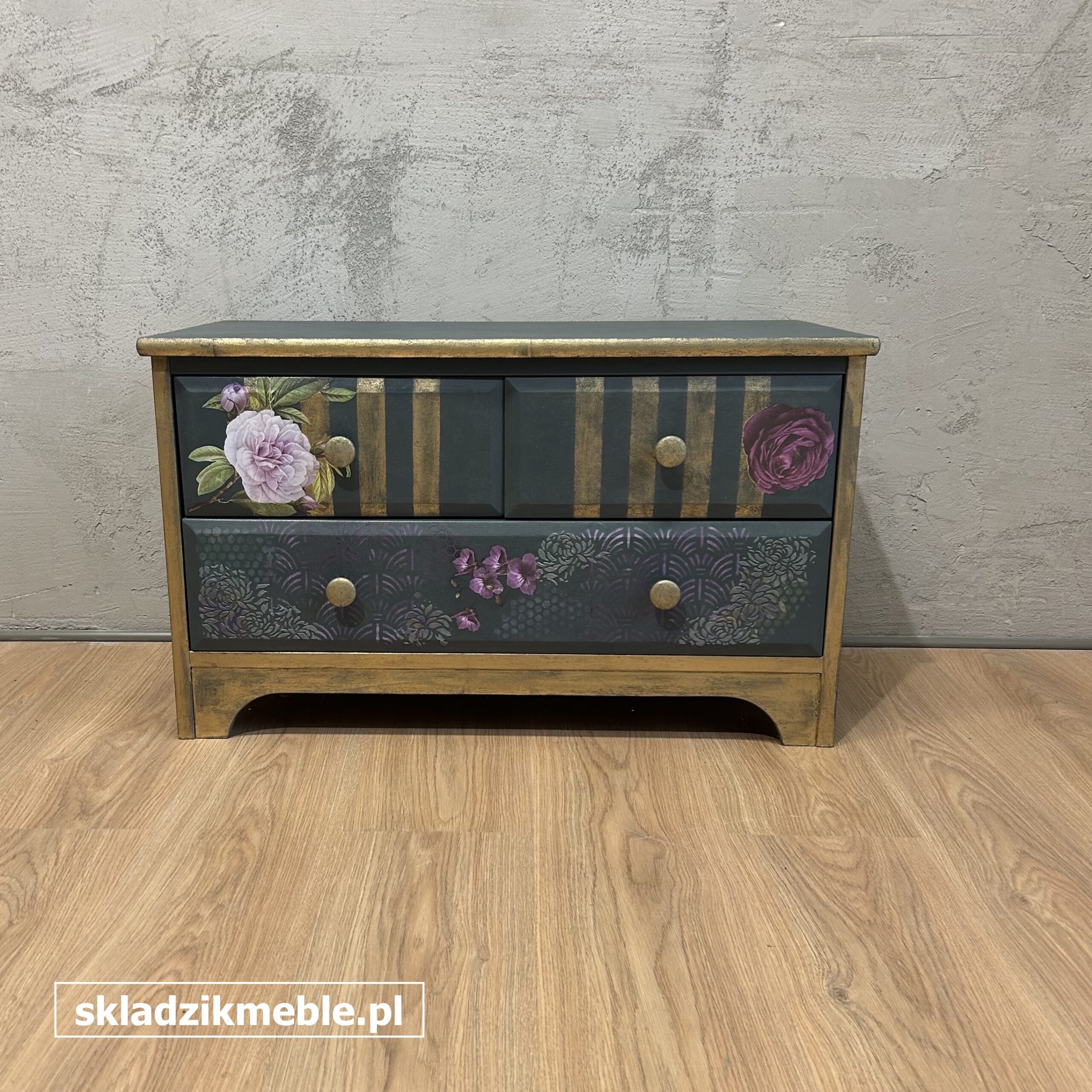211025 NISKA KOMODA W ODCIENIU SZARONIEBIESKIM, PO METAMORFOZIE