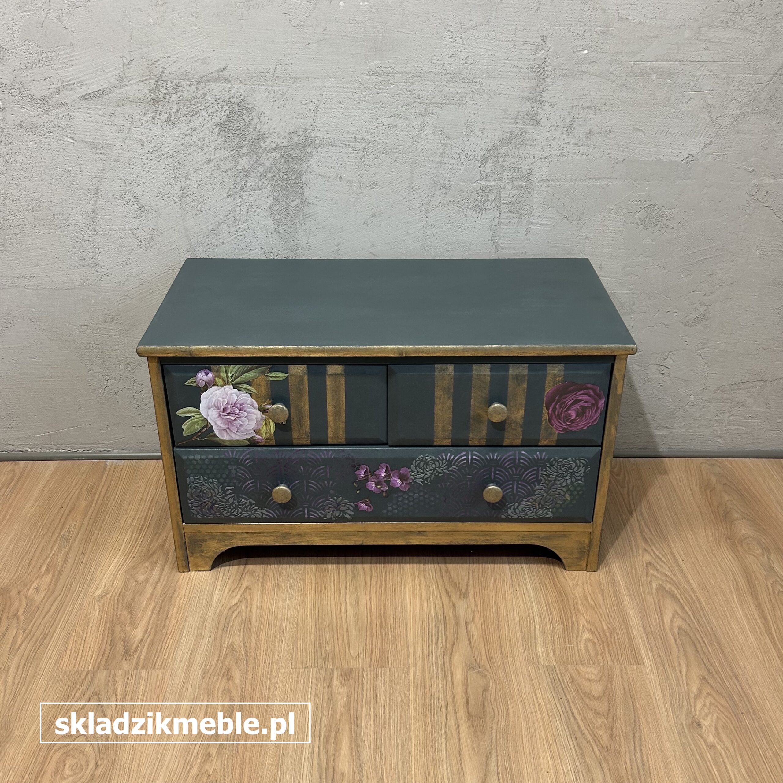 211025 NISKA KOMODA W ODCIENIU SZARONIEBIESKIM, PO METAMORFOZIE - obrazek 3