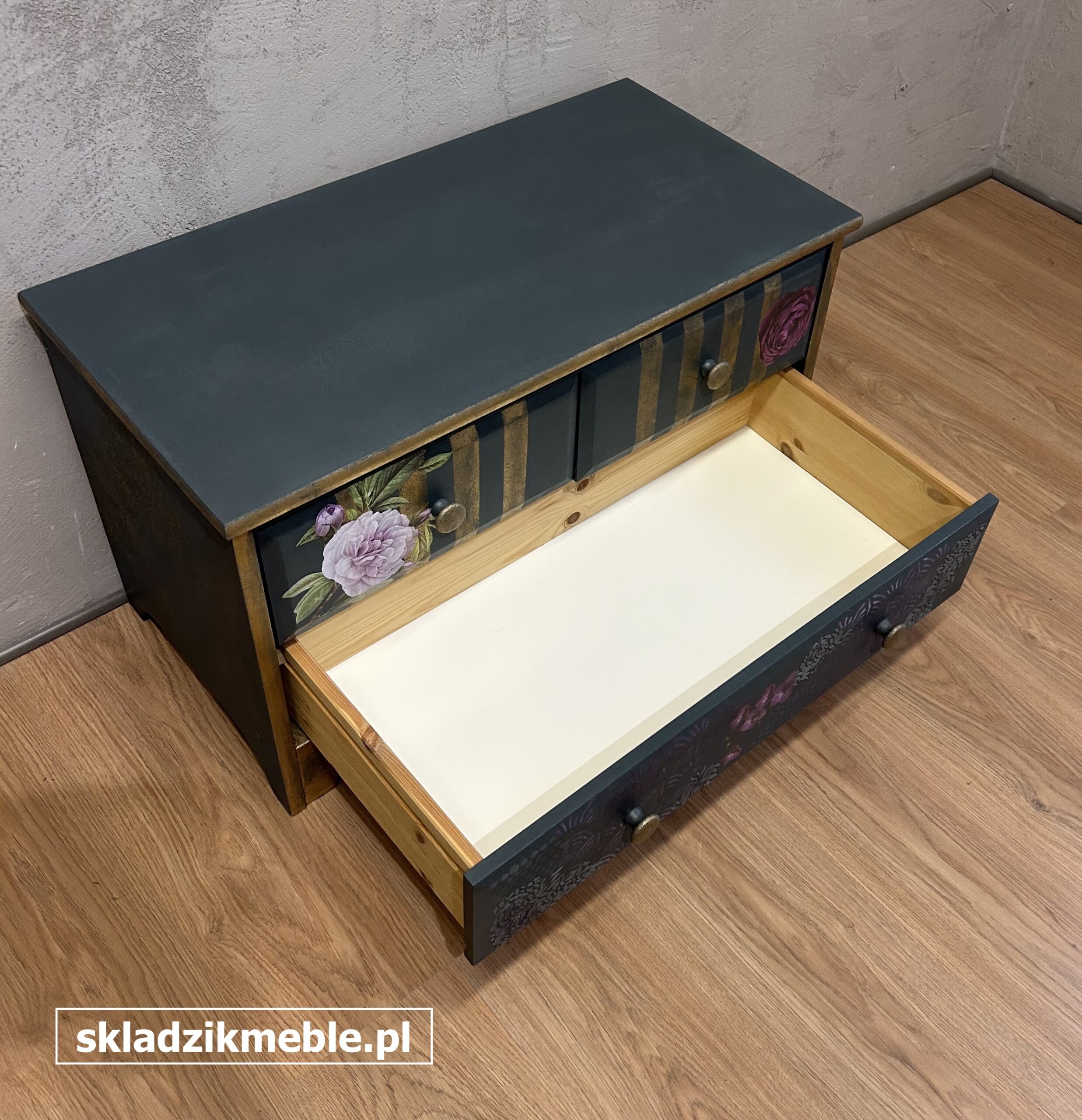 211025 NISKA KOMODA W ODCIENIU SZARONIEBIESKIM, PO METAMORFOZIE - obrazek 8