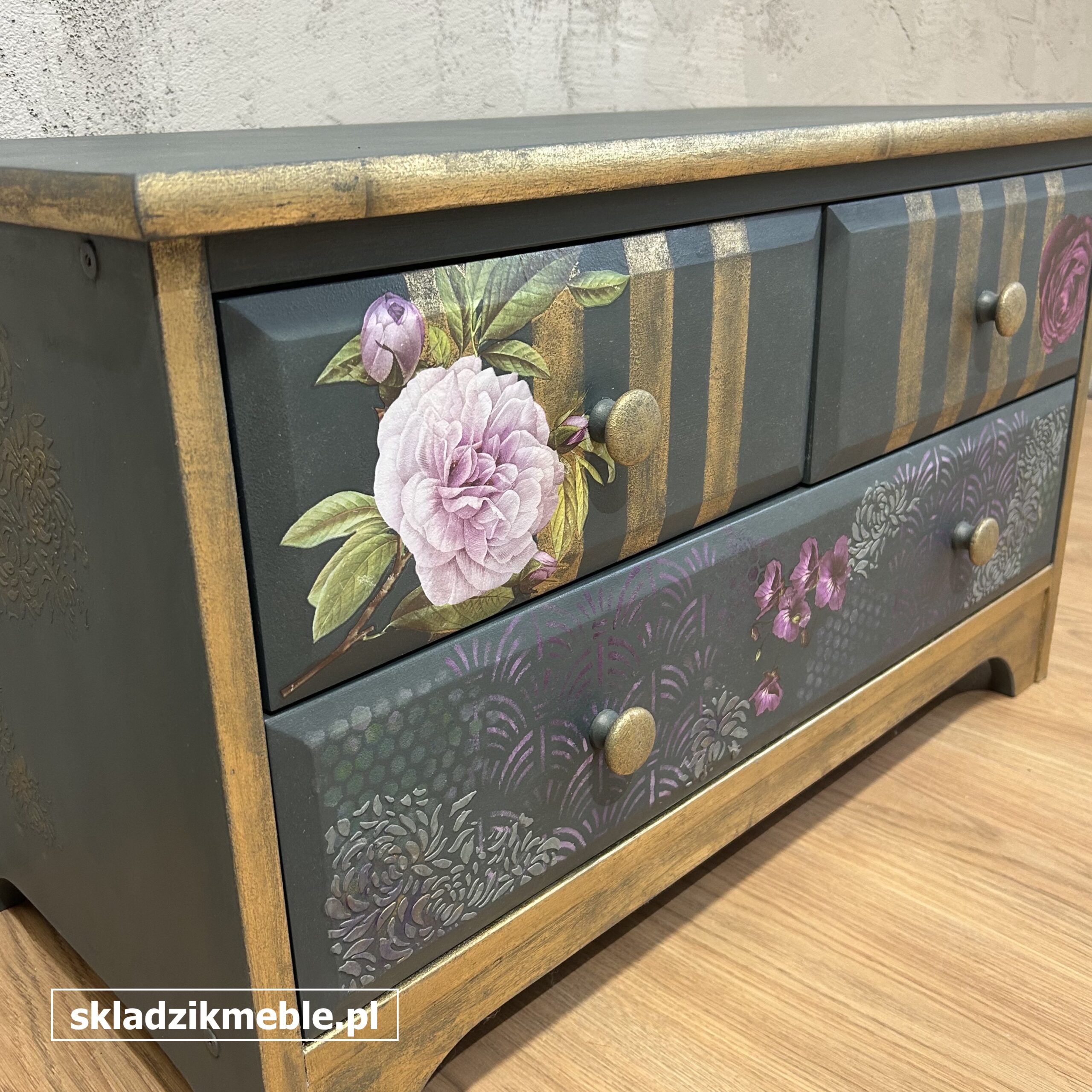 211025 NISKA KOMODA W ODCIENIU SZARONIEBIESKIM, PO METAMORFOZIE - obrazek 11