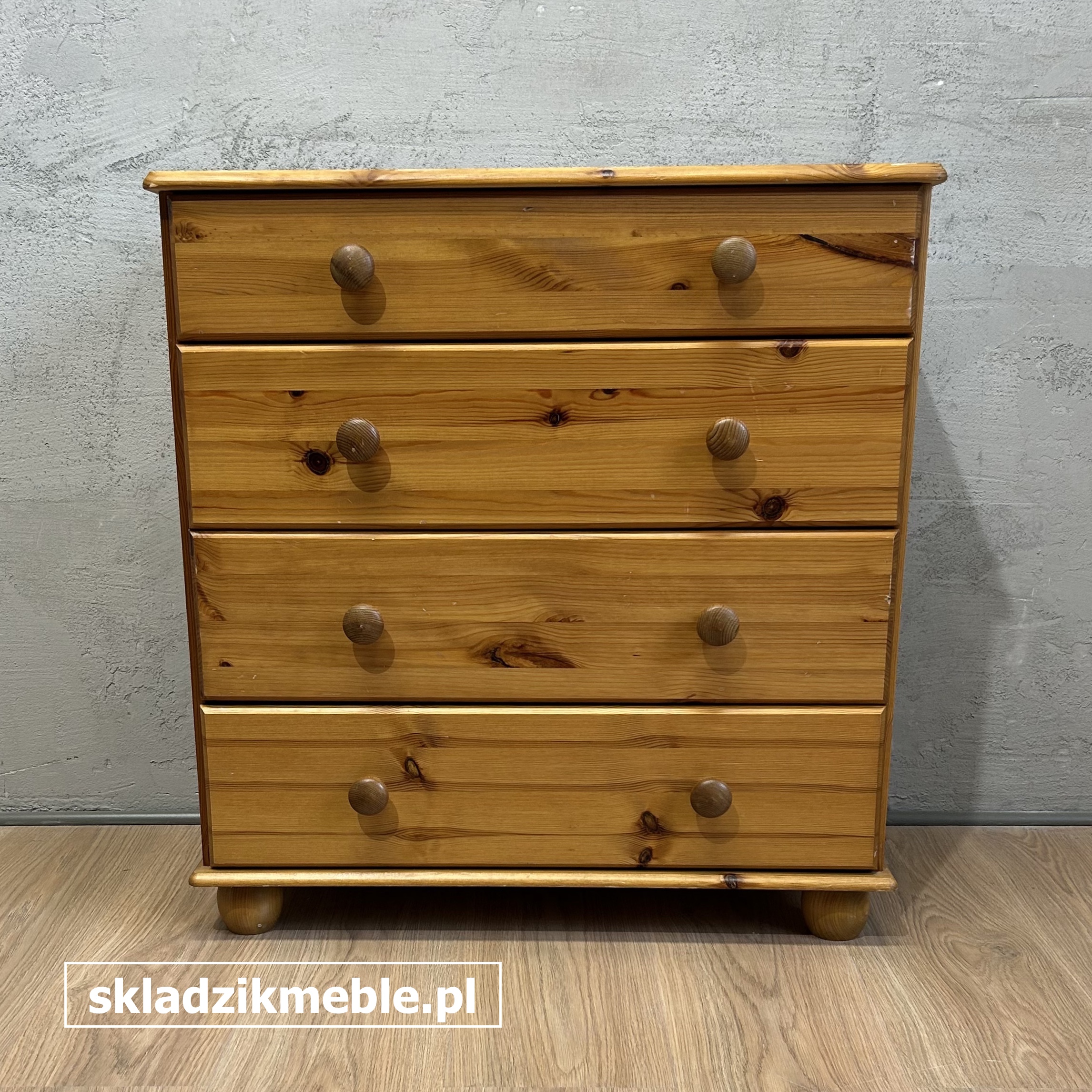 291025 MAŁA KOMODA SOSNOWA Z CZTEREMA SZUFLADKAMI