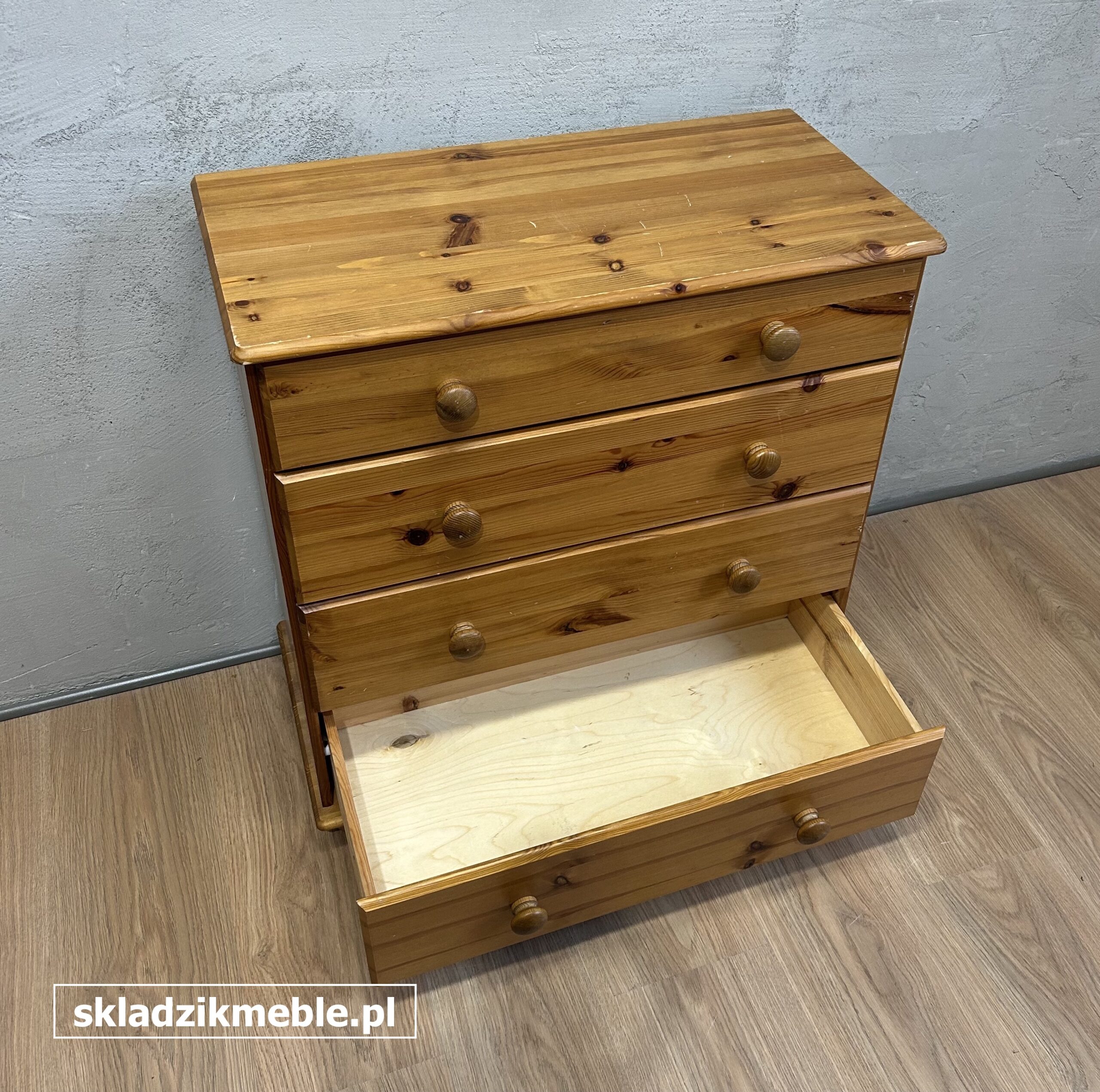 291025 MAŁA KOMODA SOSNOWA Z CZTEREMA SZUFLADKAMI - obrazek 7
