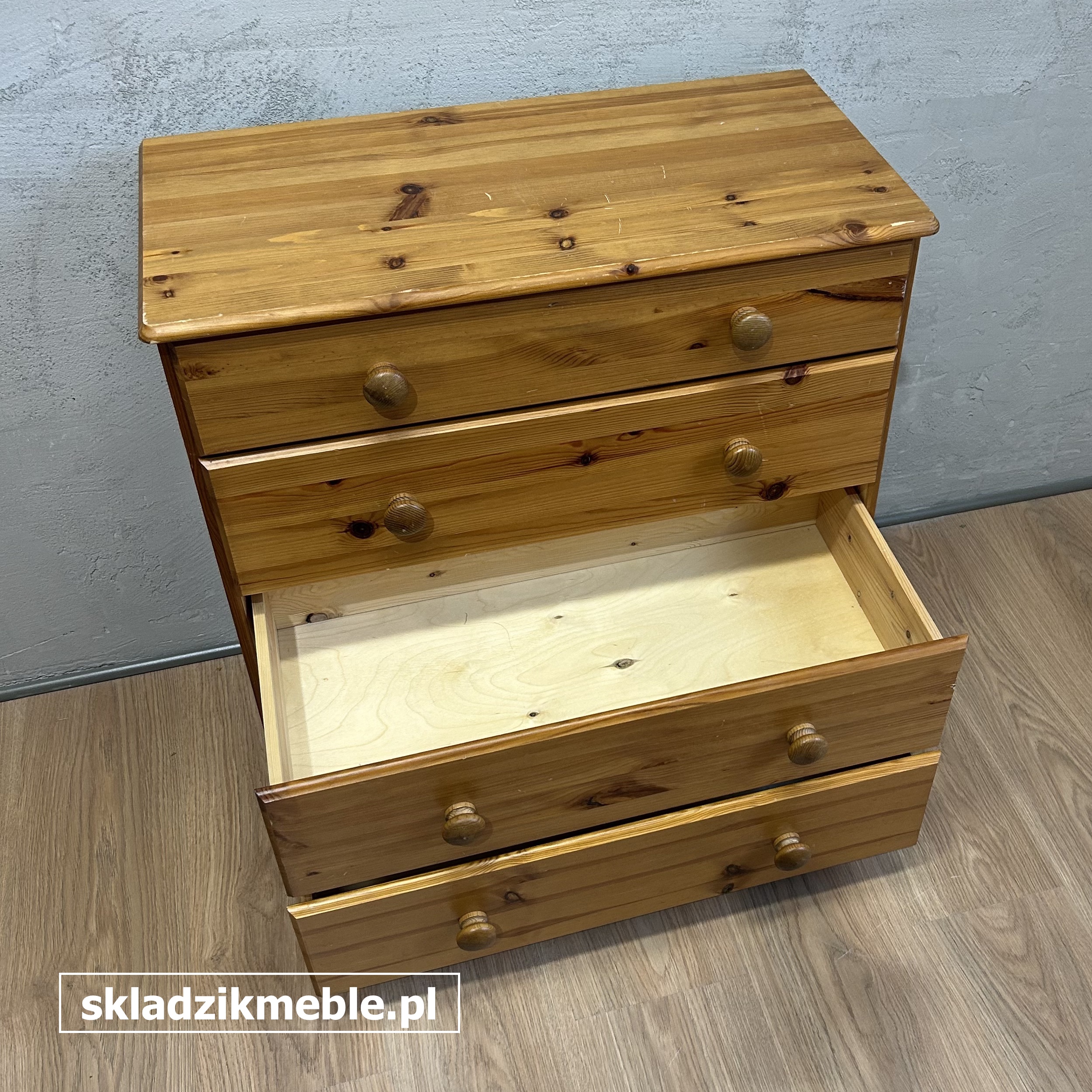 291025 MAŁA KOMODA SOSNOWA Z CZTEREMA SZUFLADKAMI - obrazek 8