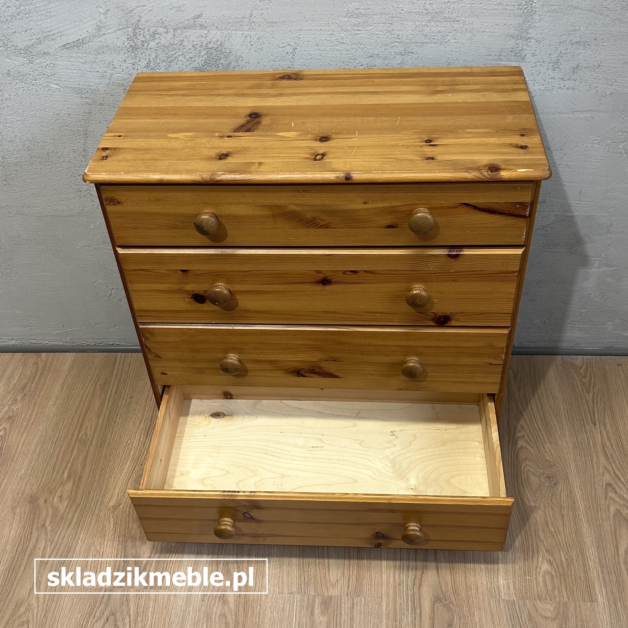 291025 MAŁA KOMODA SOSNOWA Z CZTEREMA SZUFLADKAMI - obrazek 11