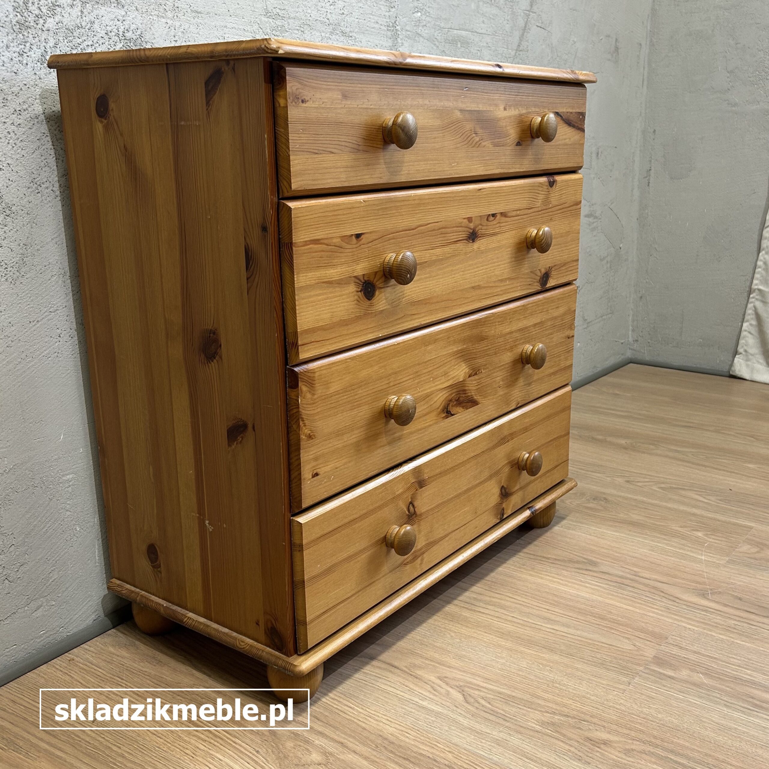 291025 MAŁA KOMODA SOSNOWA Z CZTEREMA SZUFLADKAMI - obrazek 13