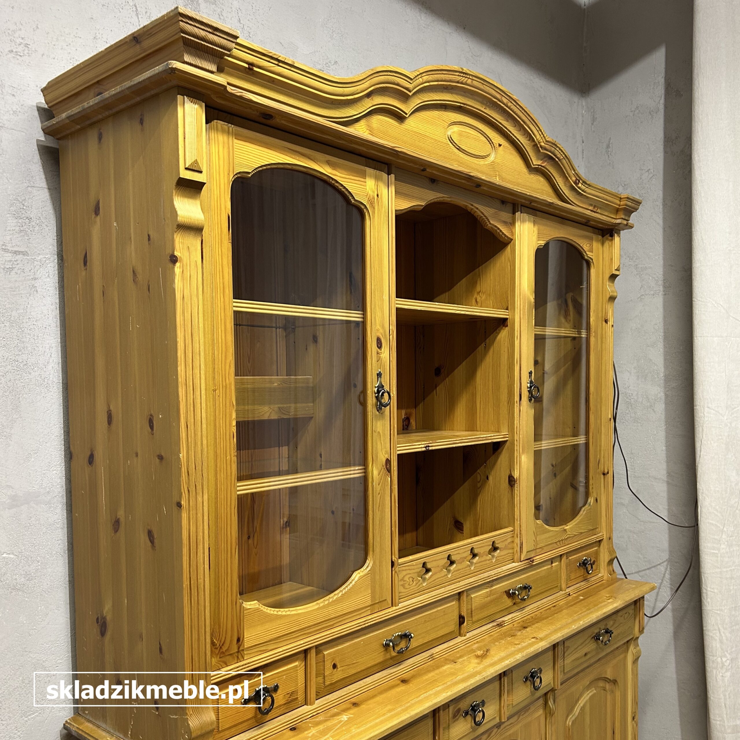 261025 KREDENS SOSNOWY, WITRYNA PRZESZKLONA, PODŚWIETLANA - obrazek 10