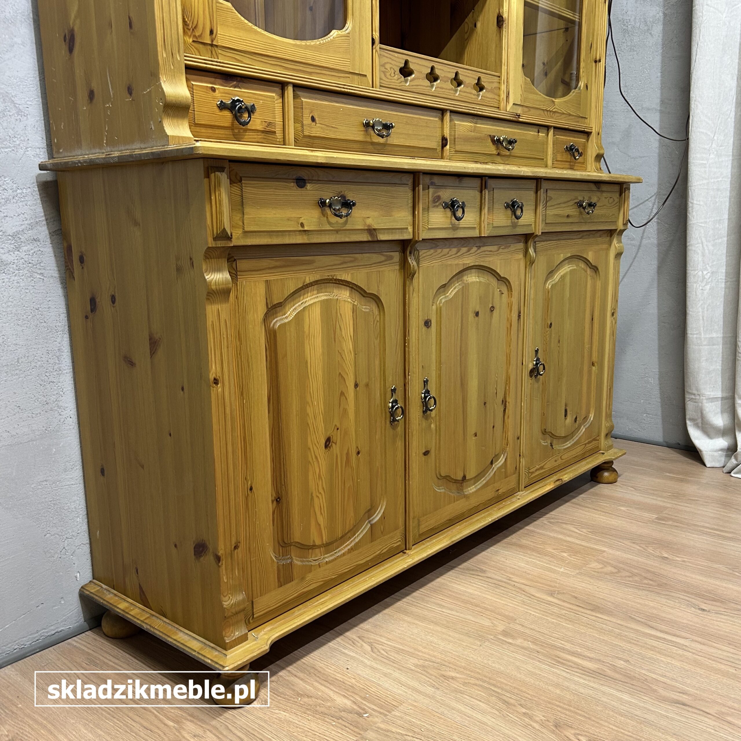 261025 KREDENS SOSNOWY, WITRYNA PRZESZKLONA, PODŚWIETLANA - obrazek 11