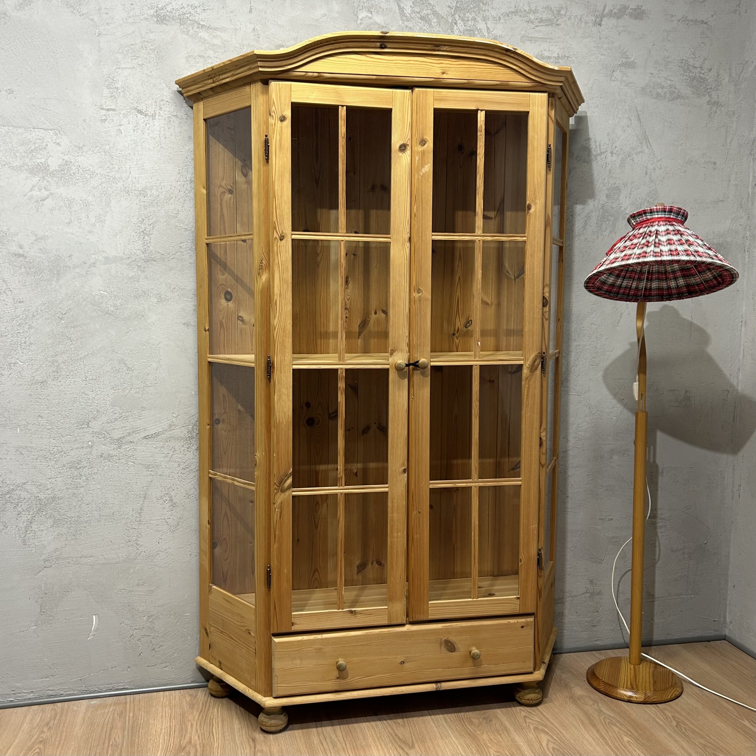 051125 BIBLIOTECZKA, WITRYNA SOSNOWA W KSZTAŁCIE TRAPEZU - obrazek 15