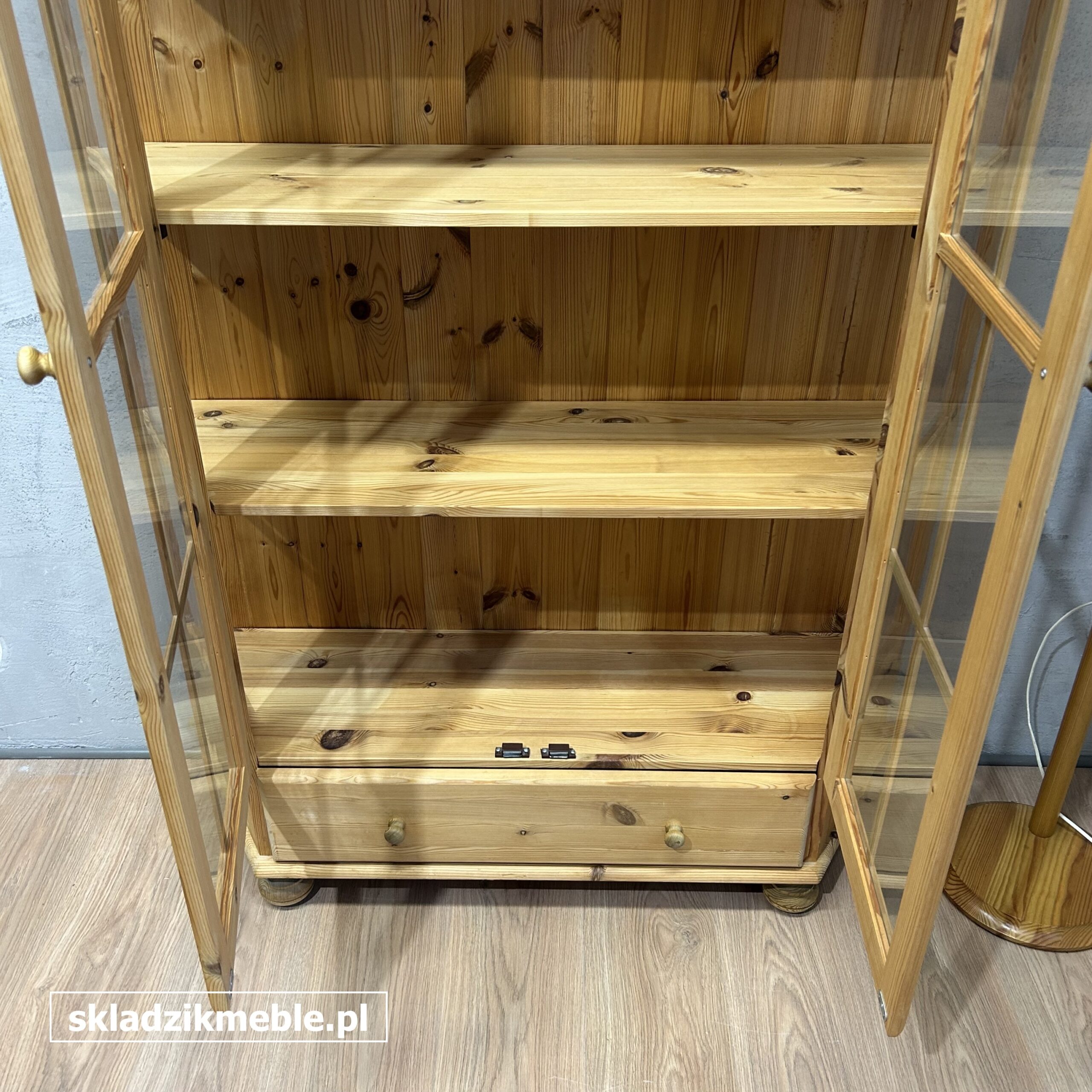 051125 BIBLIOTECZKA, WITRYNA SOSNOWA W KSZTAŁCIE TRAPEZU - obrazek 10