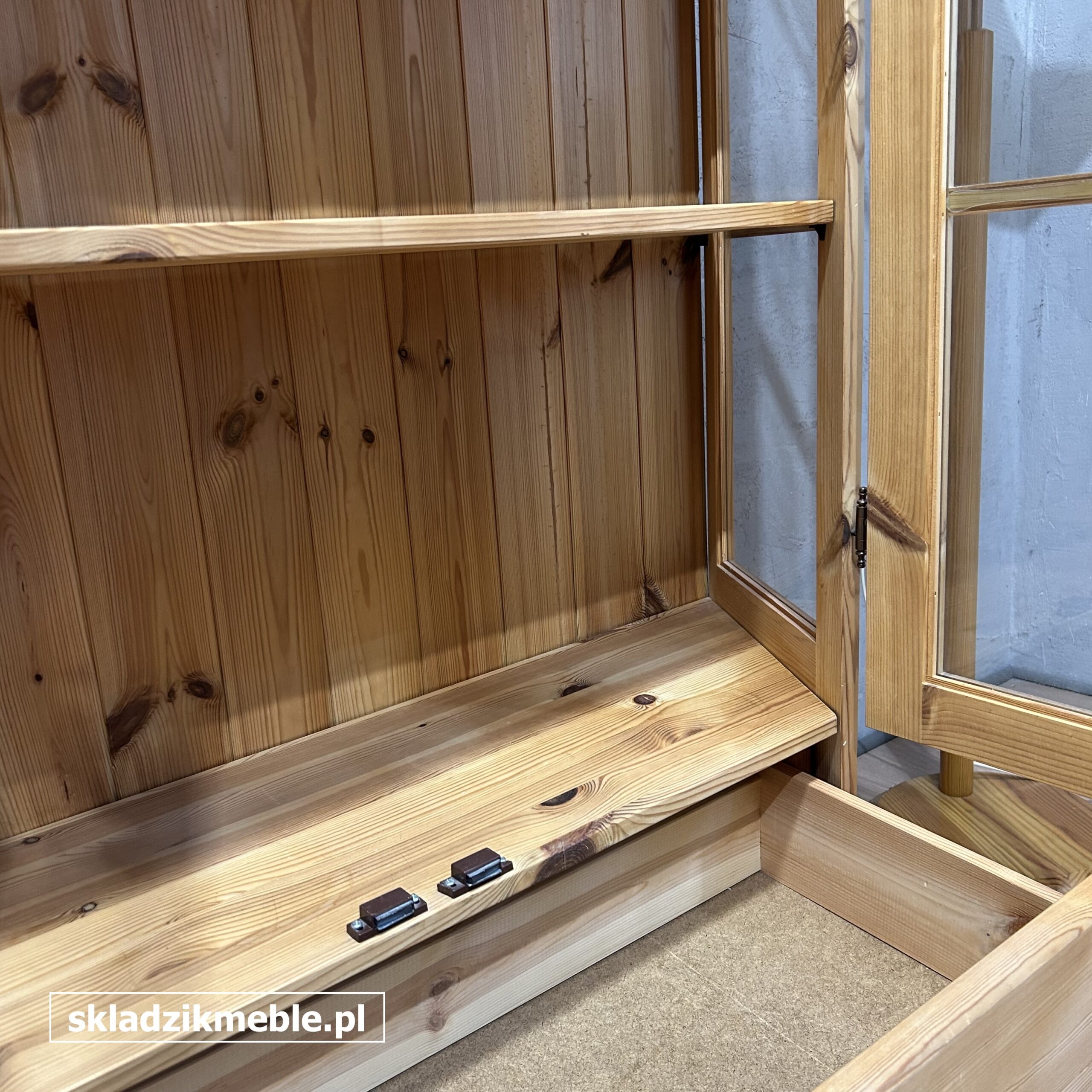 051125 BIBLIOTECZKA, WITRYNA SOSNOWA W KSZTAŁCIE TRAPEZU - obrazek 6