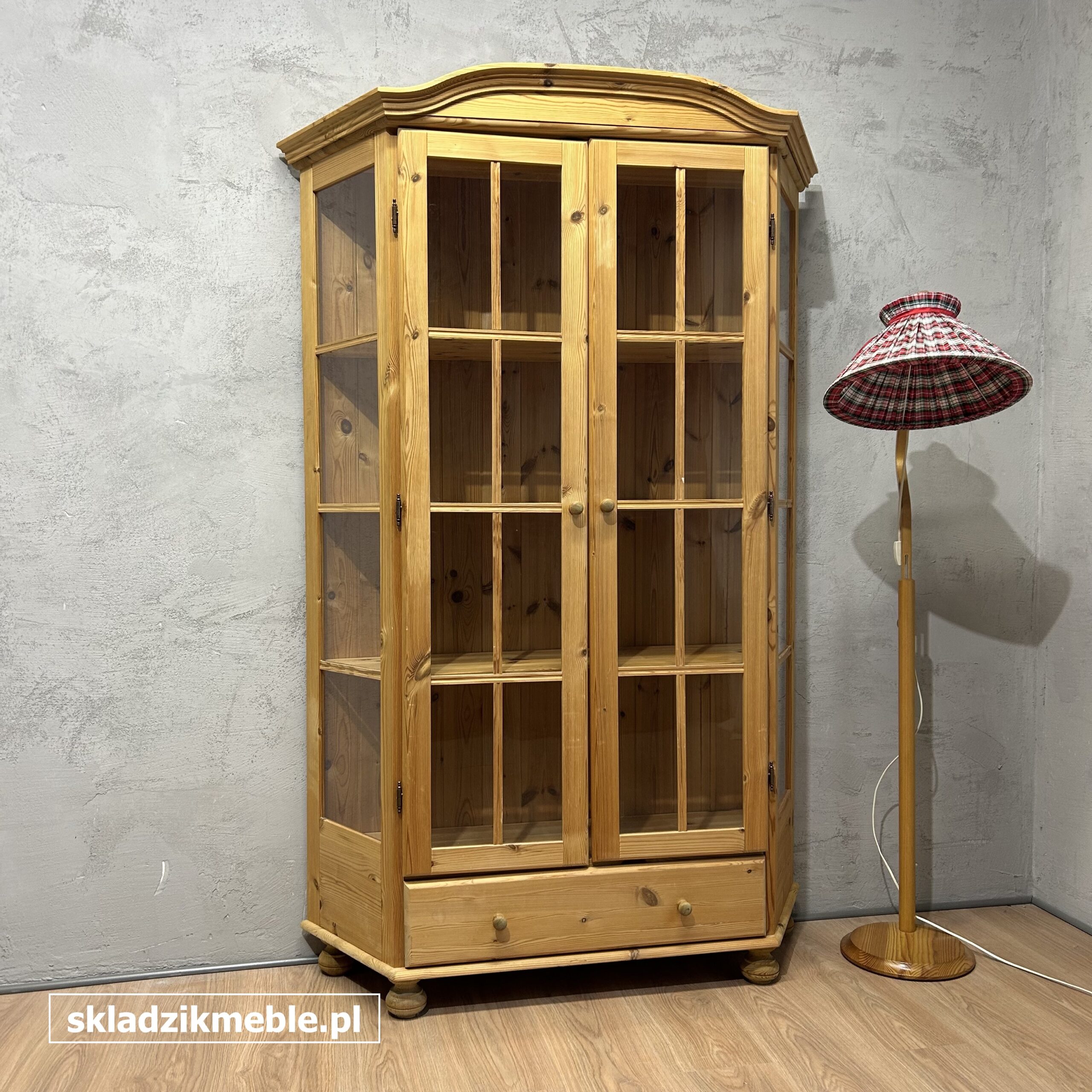 051125 BIBLIOTECZKA, WITRYNA SOSNOWA W KSZTAŁCIE TRAPEZU - obrazek 4