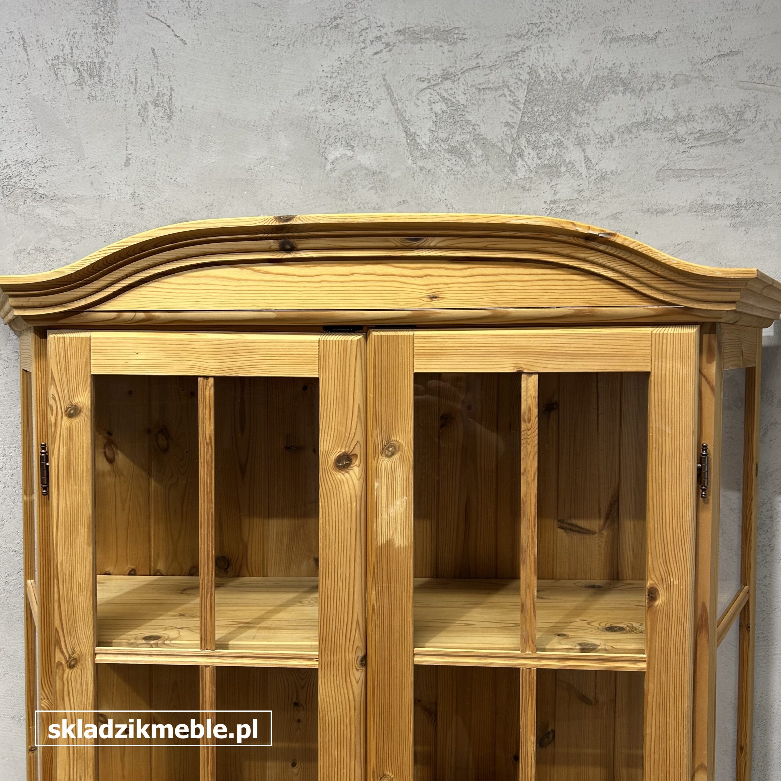 051125 BIBLIOTECZKA, WITRYNA SOSNOWA W KSZTAŁCIE TRAPEZU - obrazek 3