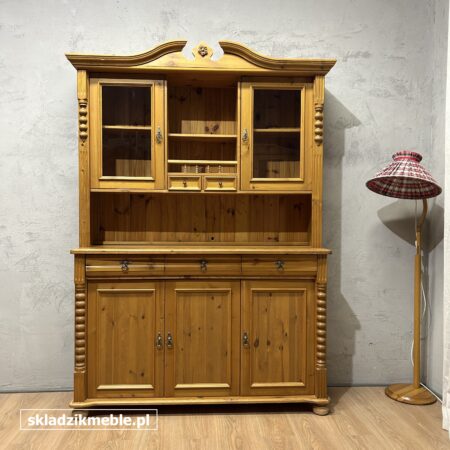 041125 ZDOBIONY KREDENS SOSNOWY W ODCIENIU CIEMNY ORZECH, 