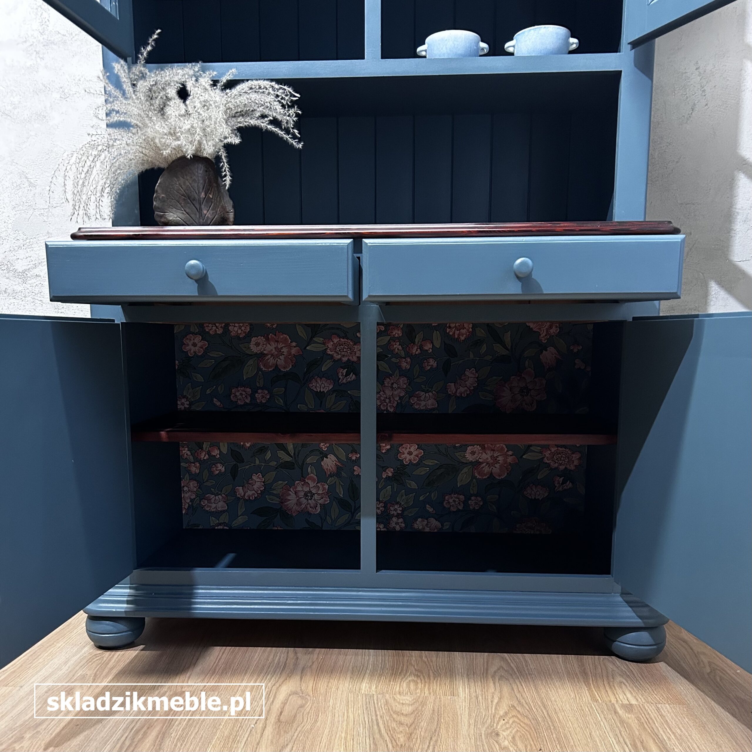 110126 KREDENS W KOLORZE MORSKIEGO GRANATU PO KOMPLEKSOWEJ METAMORFOZIE - obrazek 11