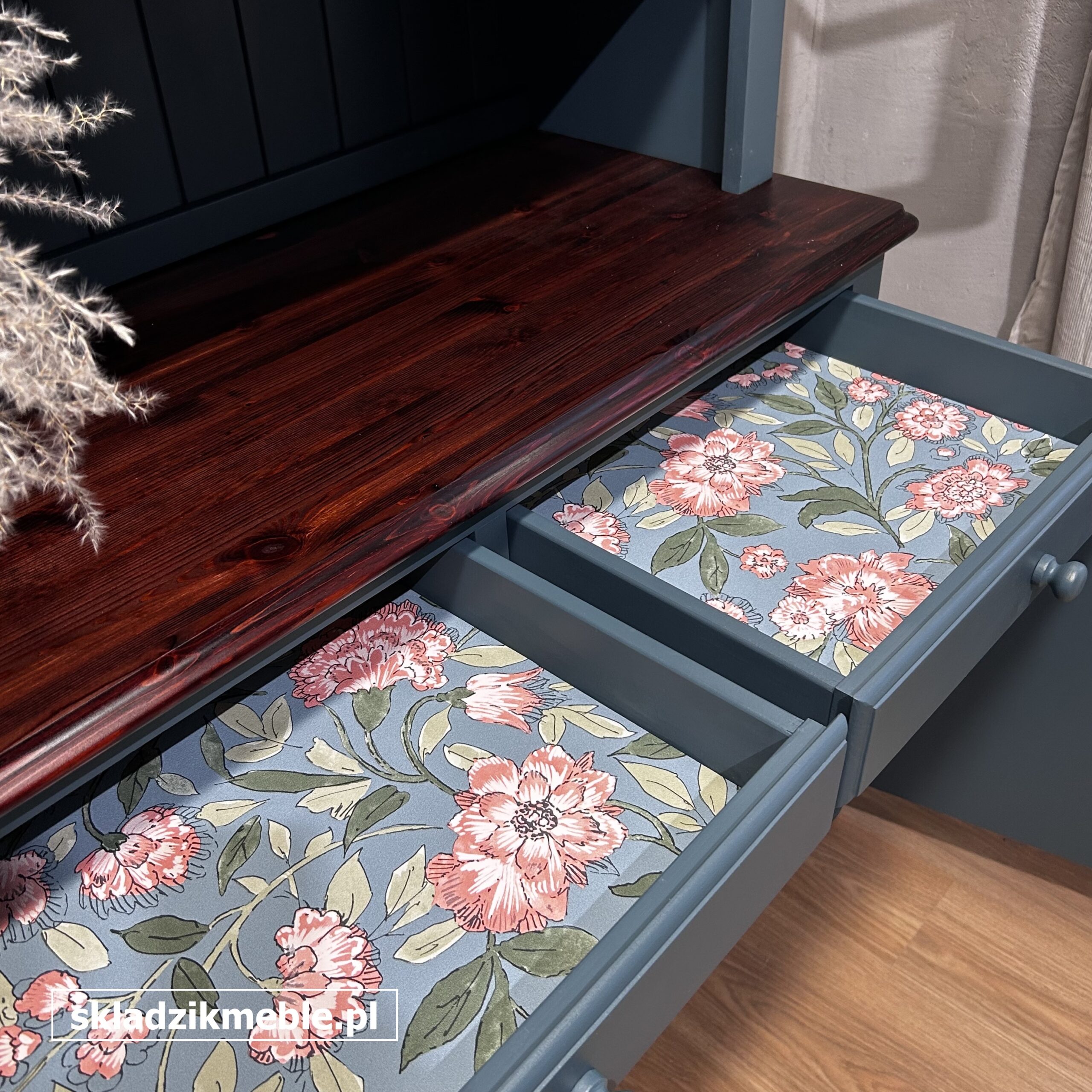 110126 KREDENS W KOLORZE MORSKIEGO GRANATU PO KOMPLEKSOWEJ METAMORFOZIE - obrazek 13